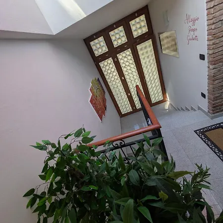 La Finestra Sul Castello Guest house