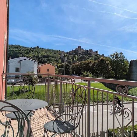 La Finestra Sul Castello Guest house