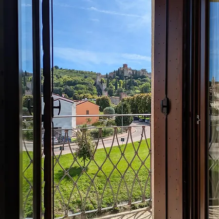 La Finestra Sul Castello Guest house 3*