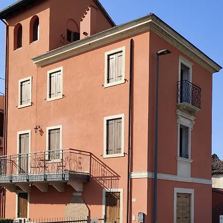 ゲストハウス La Finestra Sul Castello