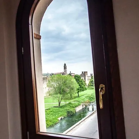 La Finestra Sul Castello Guest house